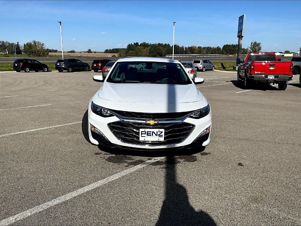 Used 2022 Chevrolet Malibu LT FWD image 2