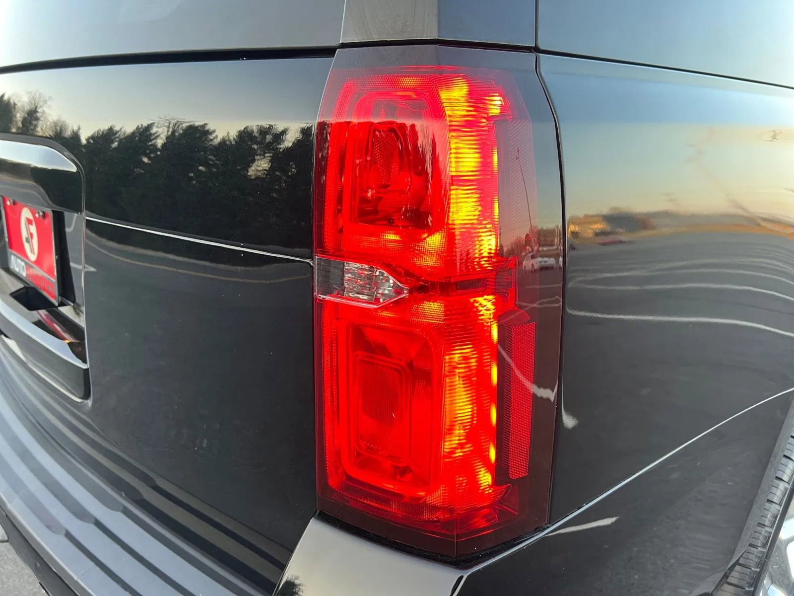 Used 2018 Chevrolet Suburban LT w/ Luxury Package image 36