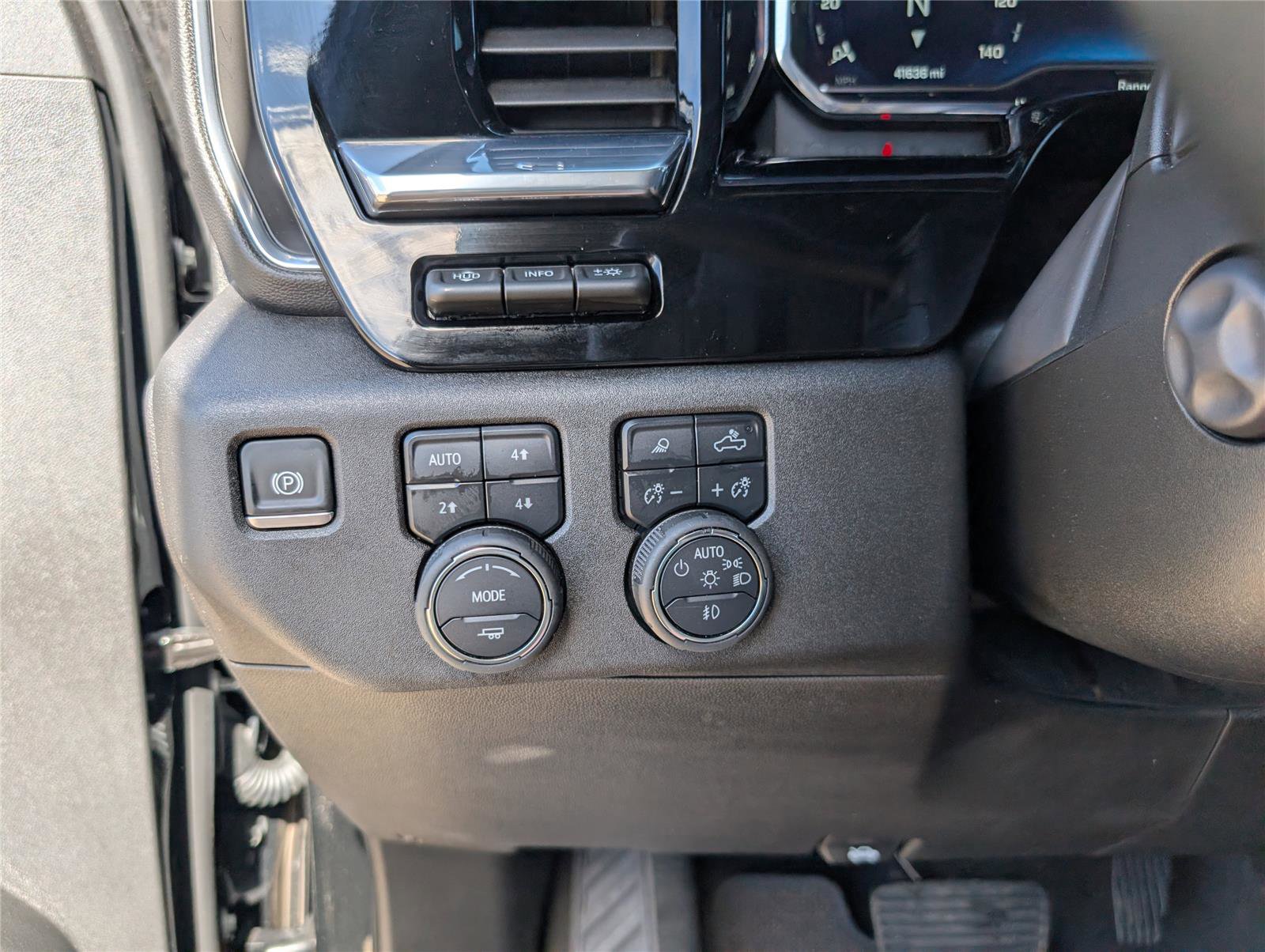 Used 2025 Chevrolet Silverado 1500 High Country w/ Technology Package AWD/4WD image 29