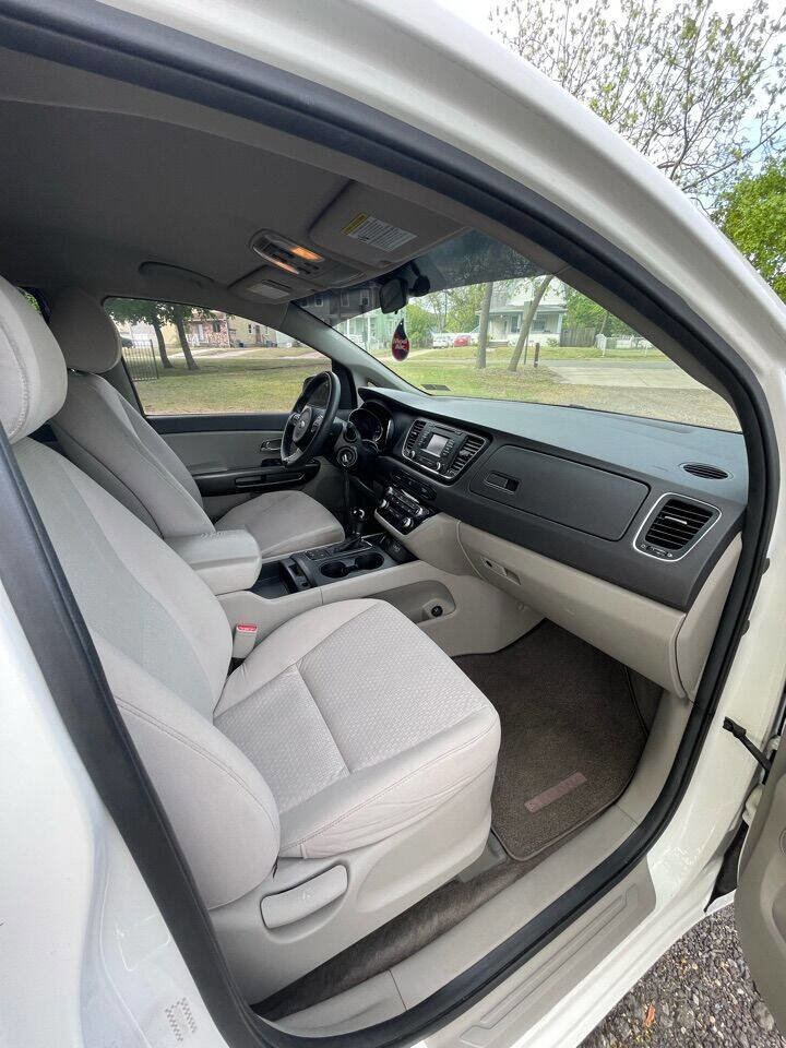 Used 2016 Kia Sedona LX w/ LX Convenience Package image 11