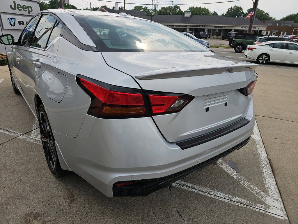 Used 2023 Nissan Altima 2.5 SR w/ SR Premium Package AWD/4WD image 13