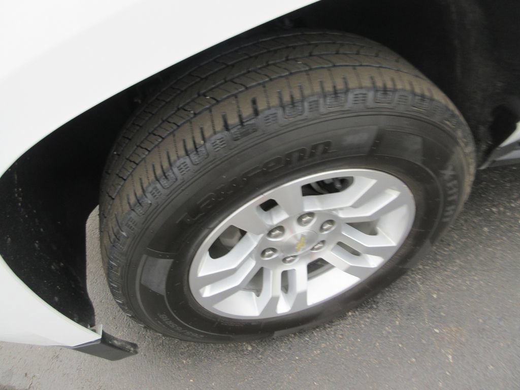Used 2018 Chevrolet Suburban LT RWD image 14