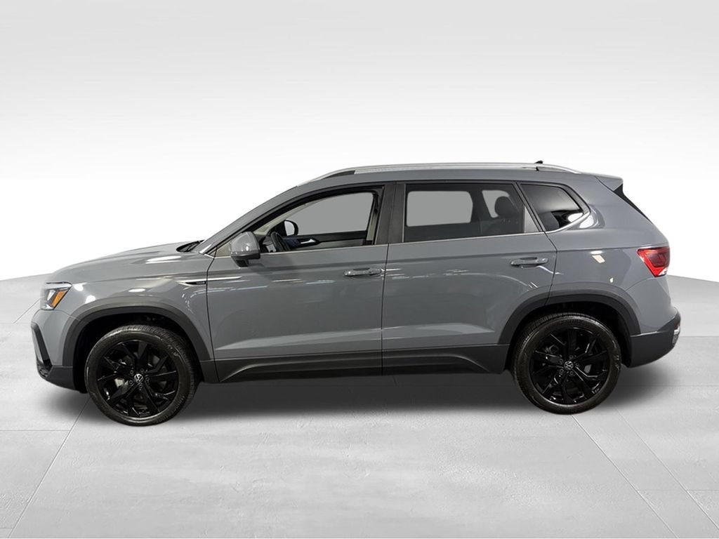 Used 2023 Volkswagen Taos SE w/ Panoramic Sunroof Package FWD image 10