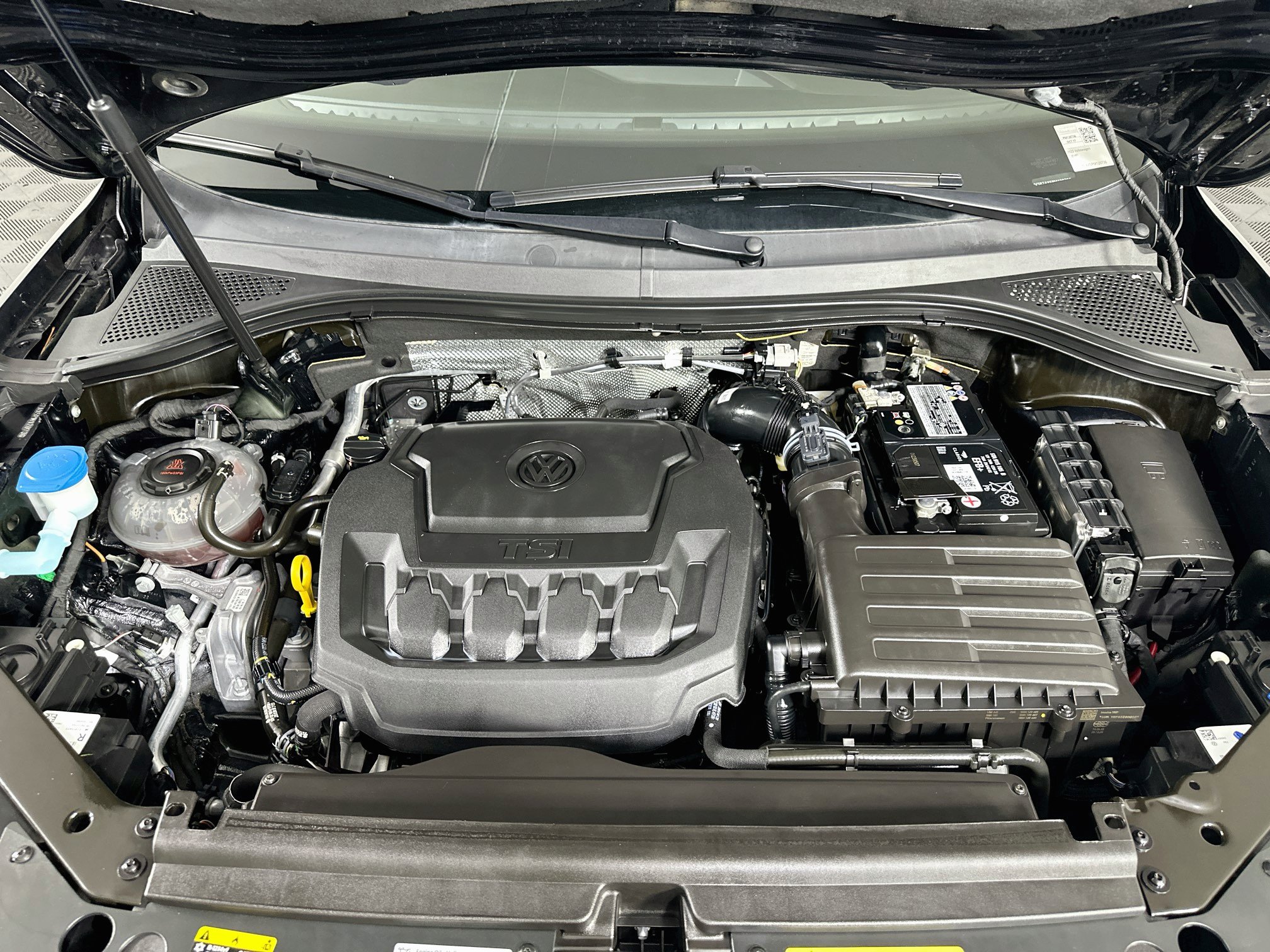 Used 2023 Volkswagen Tiguan SE FWD image 34