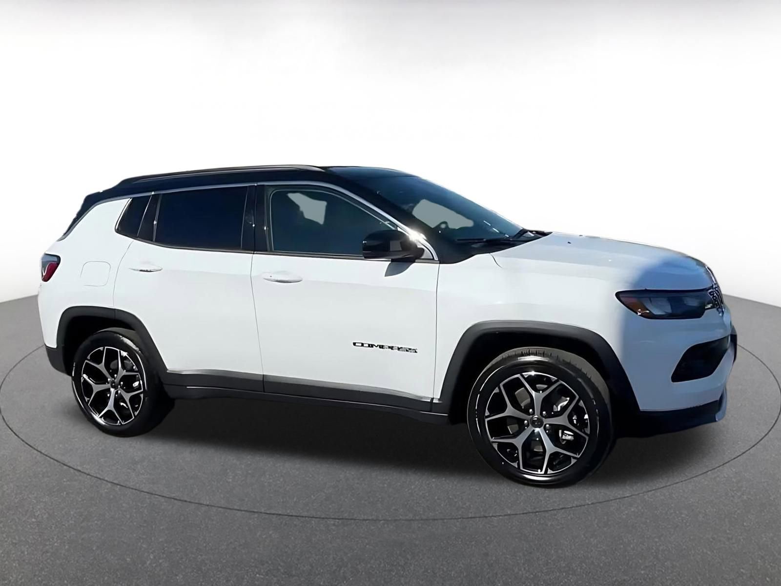 Used 2025 Jeep Compass Limited image 16