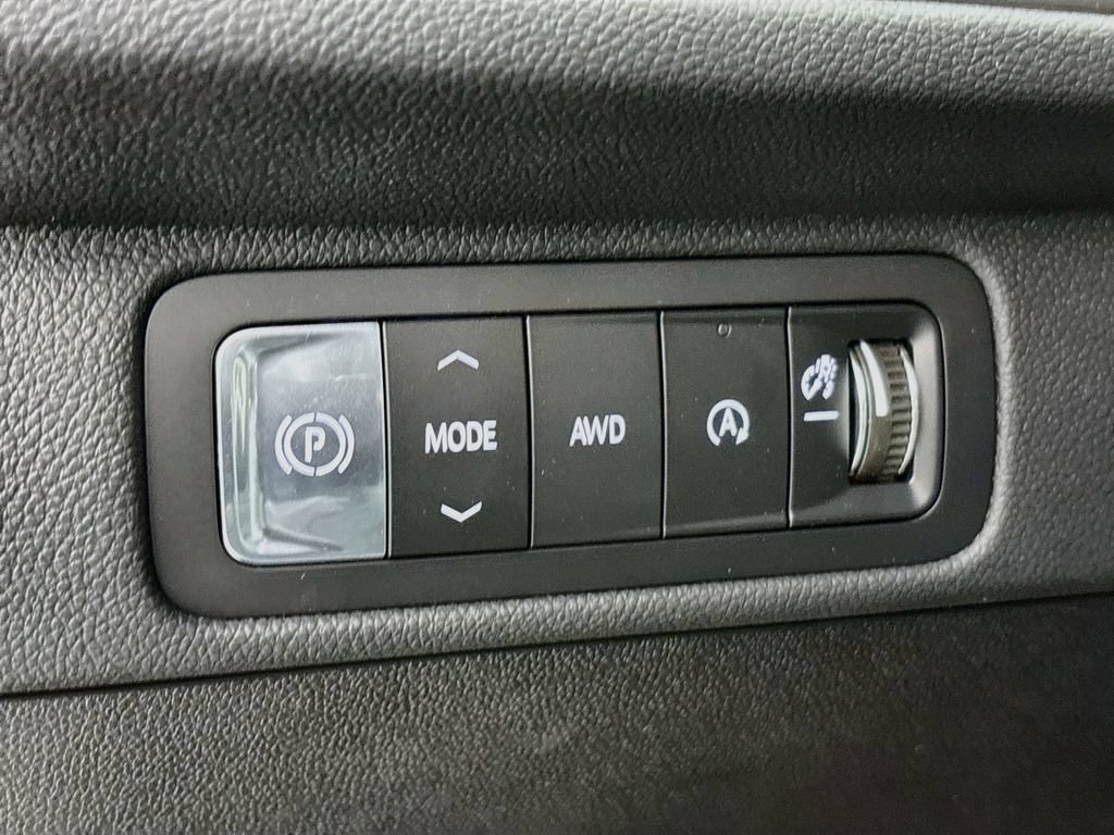 New 2026 Chevrolet Traverse LT w/ Midnight/Sport Edition AWD/4WD image 10