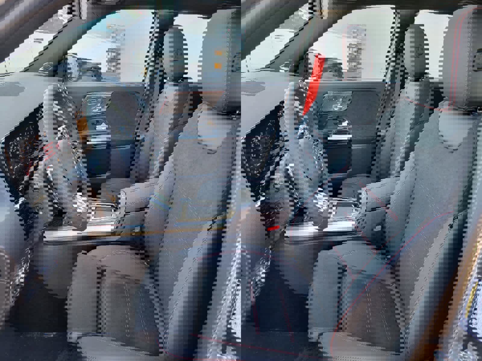 New 2025 Mercedes-Benz GLA 35 AMG 4MATIC image 9