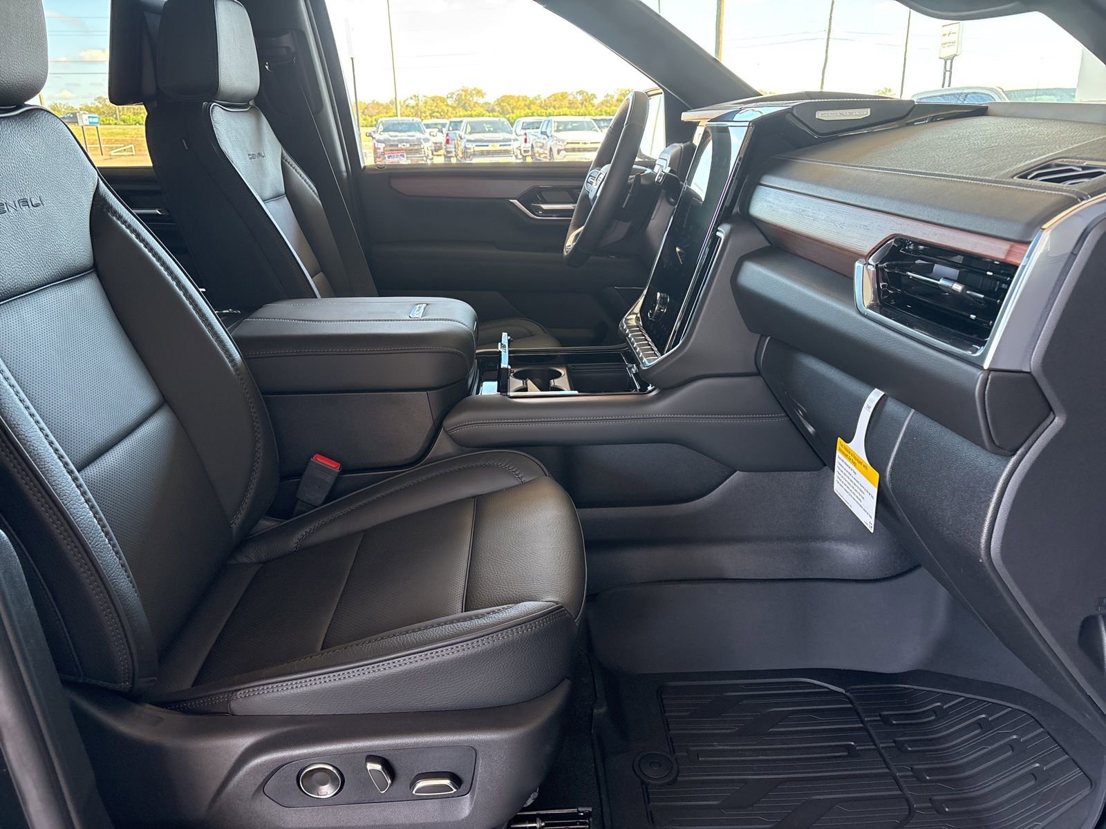 New 2026 GMC Yukon XL Denali w/ Denali Reserve Package image 21