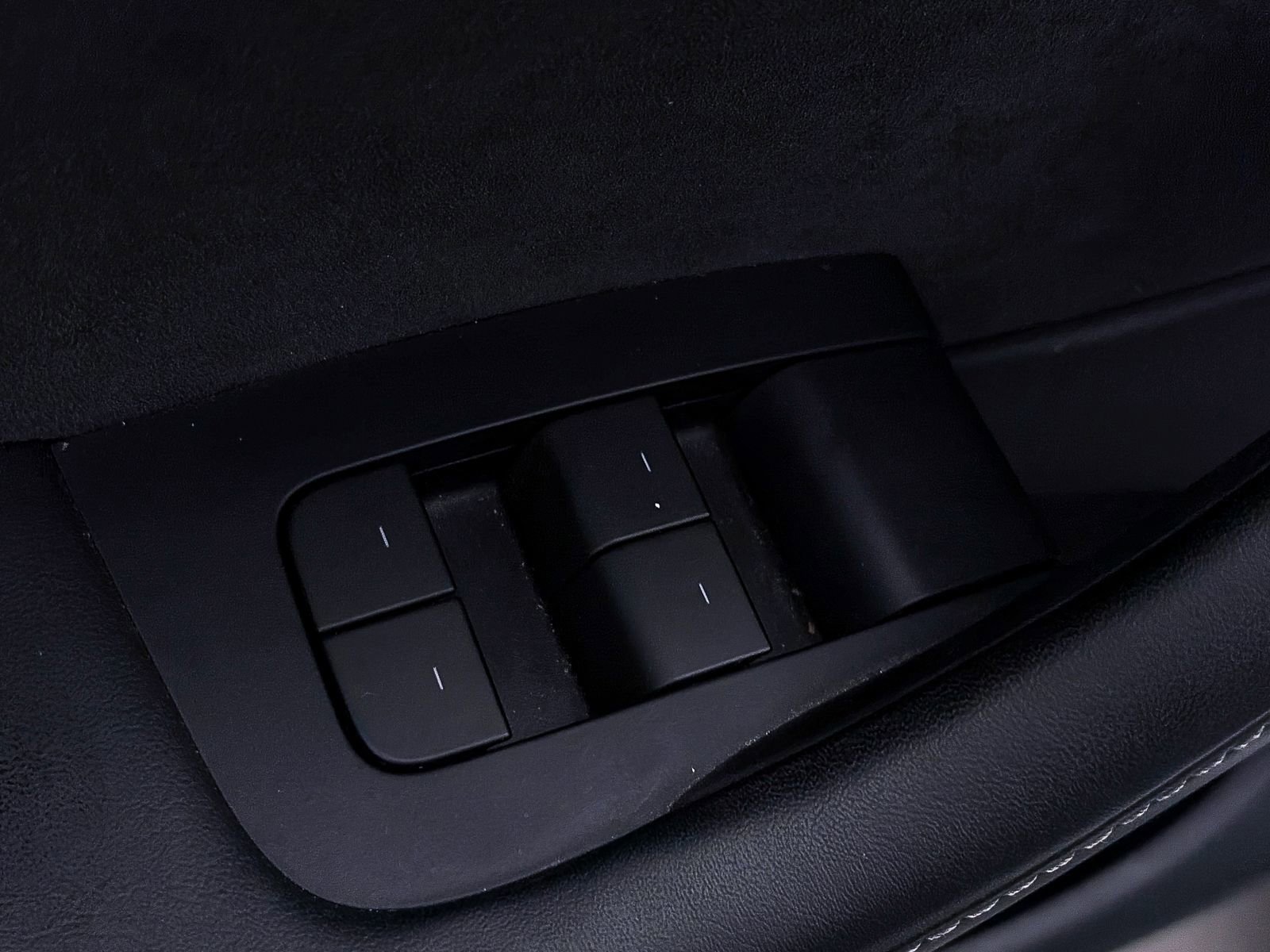 Used 2023 Tesla Model Y Performance image 17