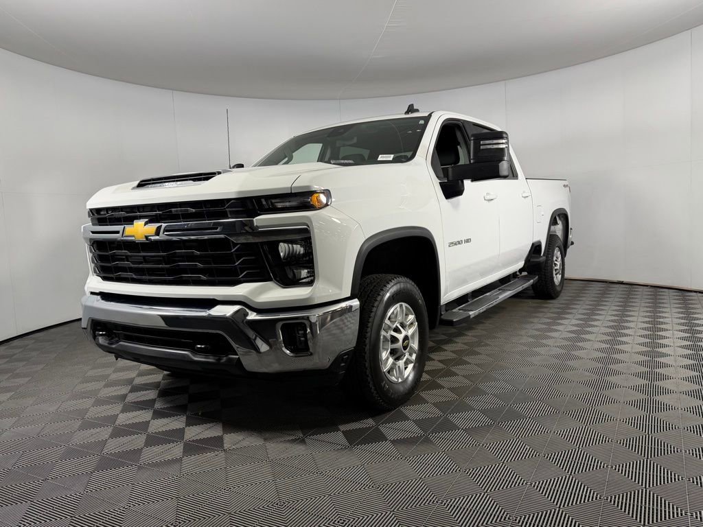 Used 2025 Chevrolet Silverado 2500 LT w/ Convenience Package image 3