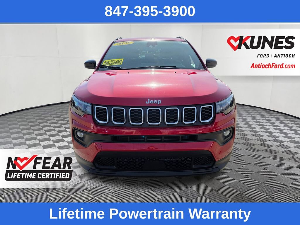 Used 2025 Jeep Compass Latitude image 2