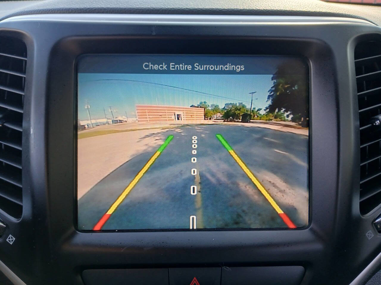 Used 2018 Jeep Cherokee Latitude Plus FWD image 22