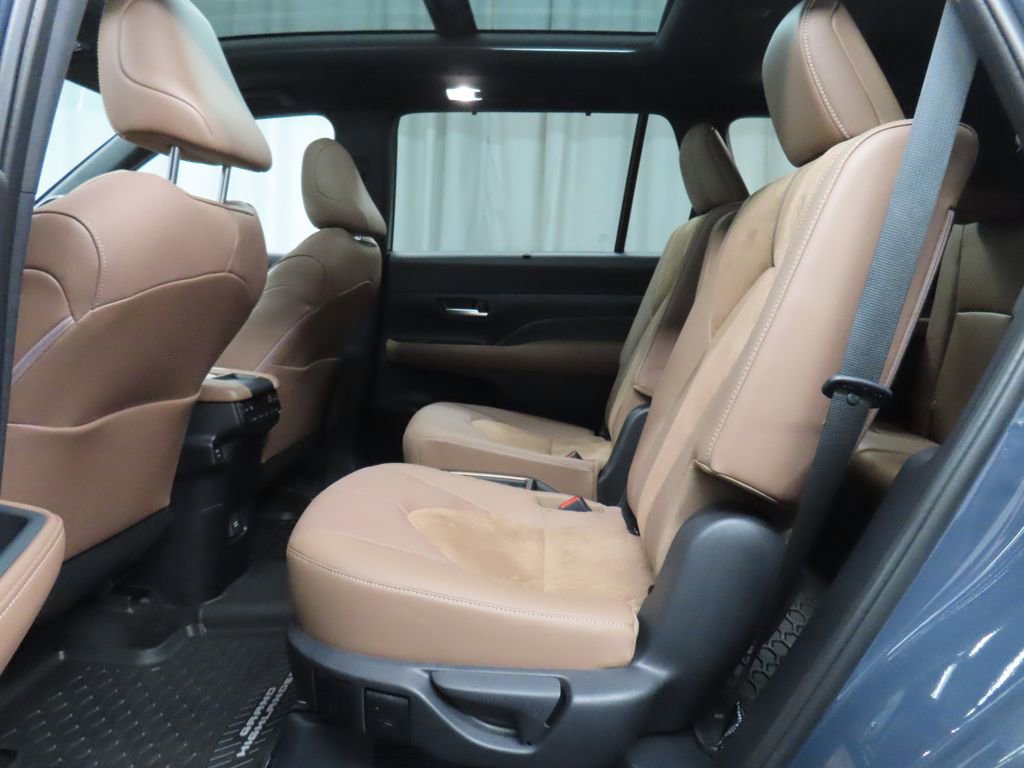 Used 2025 Toyota Grand Highlander AWD Hybrid image 13