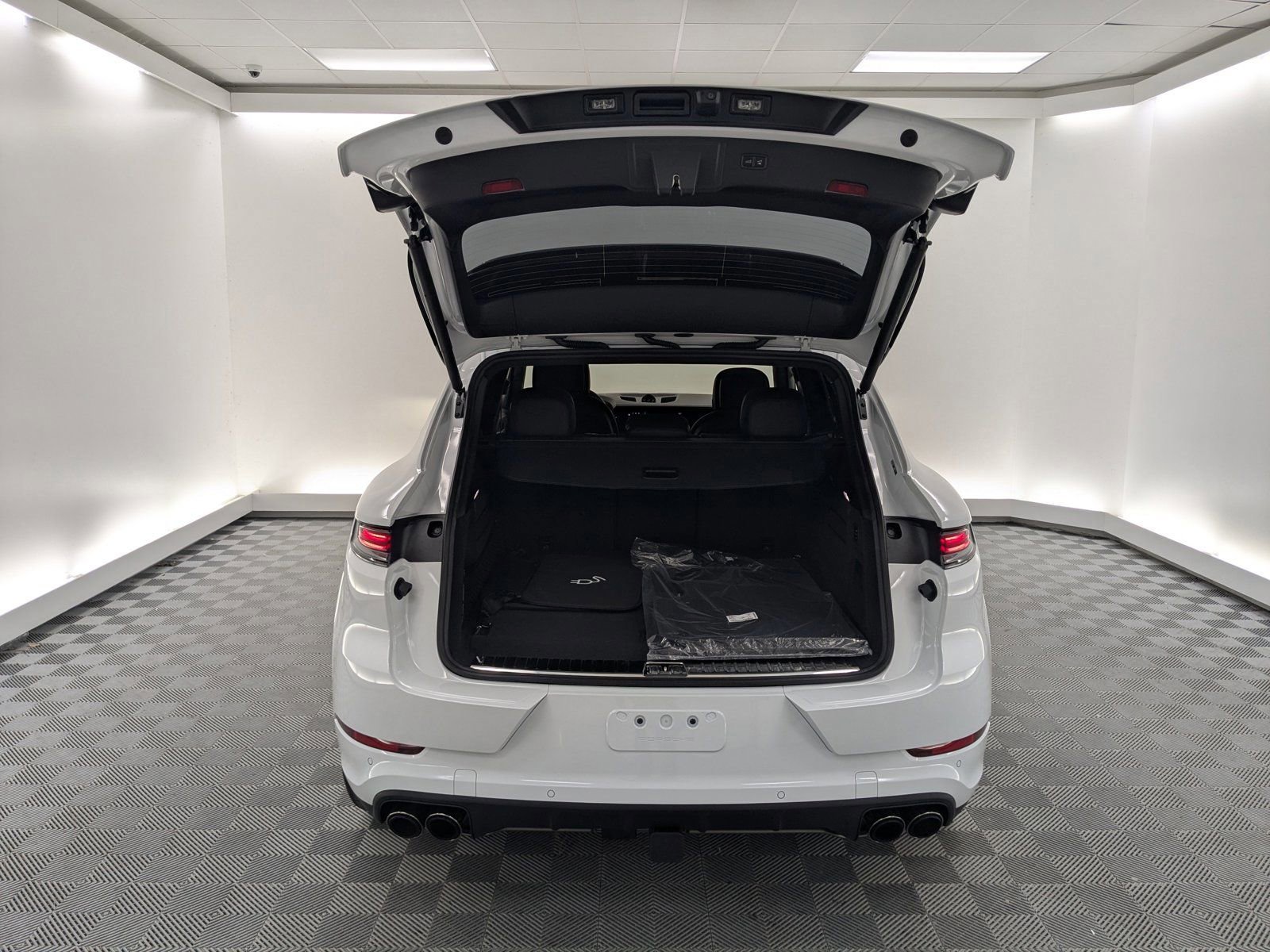 New 2026 Porsche Cayenne Turbo AWD/4WD image 10