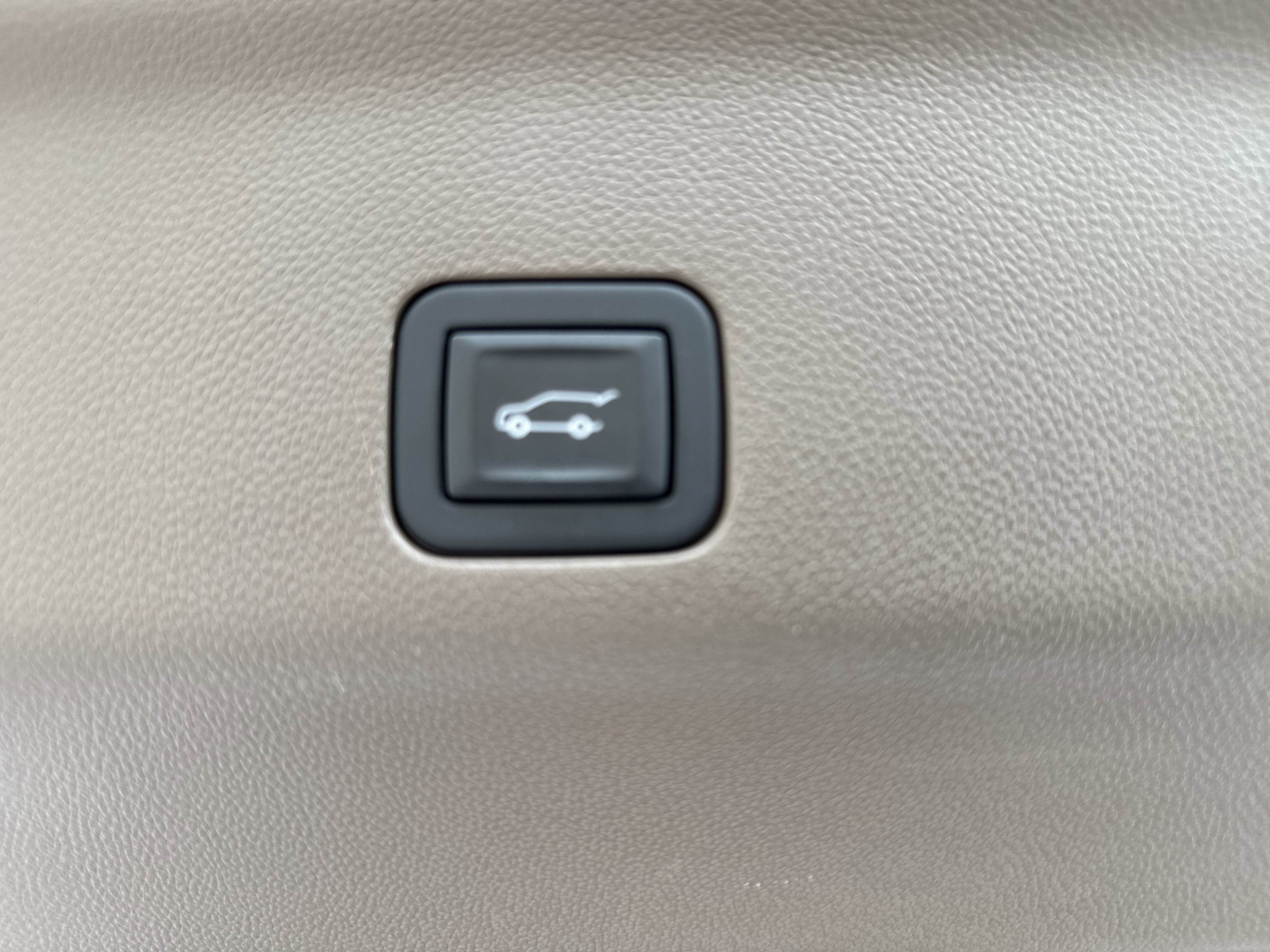 Used 2024 GMC Yukon Denali w/ Advanced Technology Package image 41