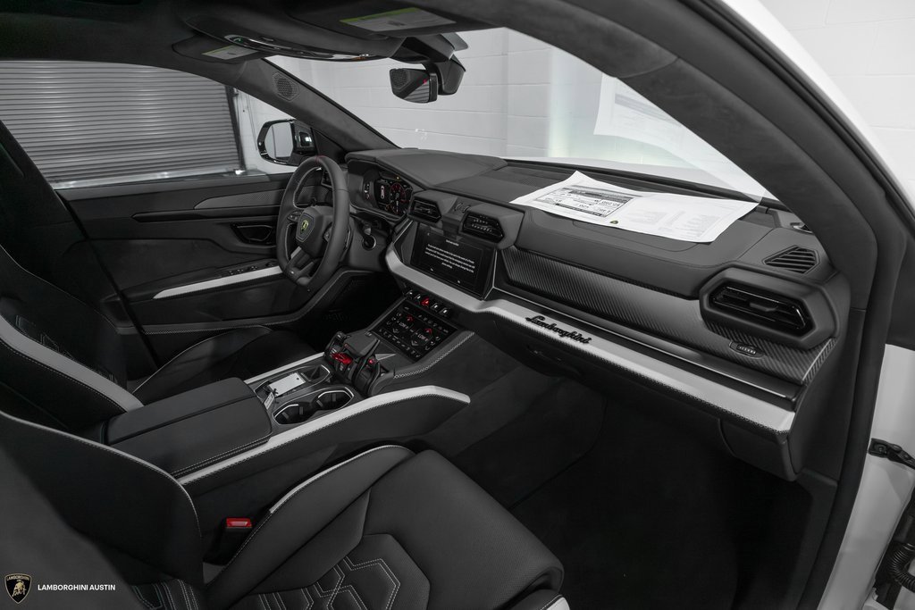 Used 2025 Lamborghini Urus SE image 51