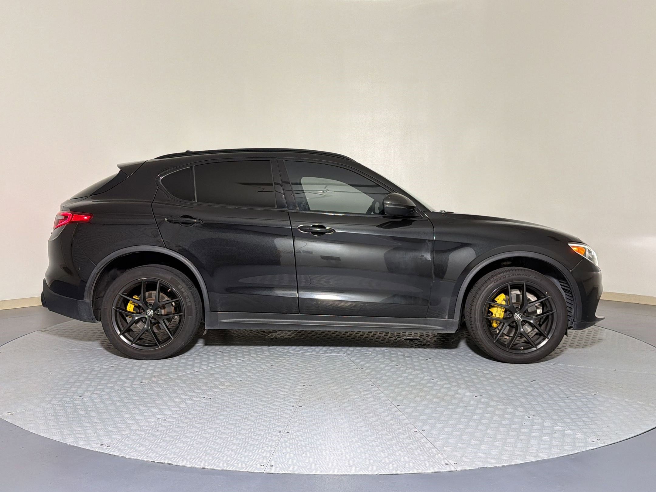 Used 2020 Alfa Romeo Stelvio w/ Nero Edizione RWD image 7