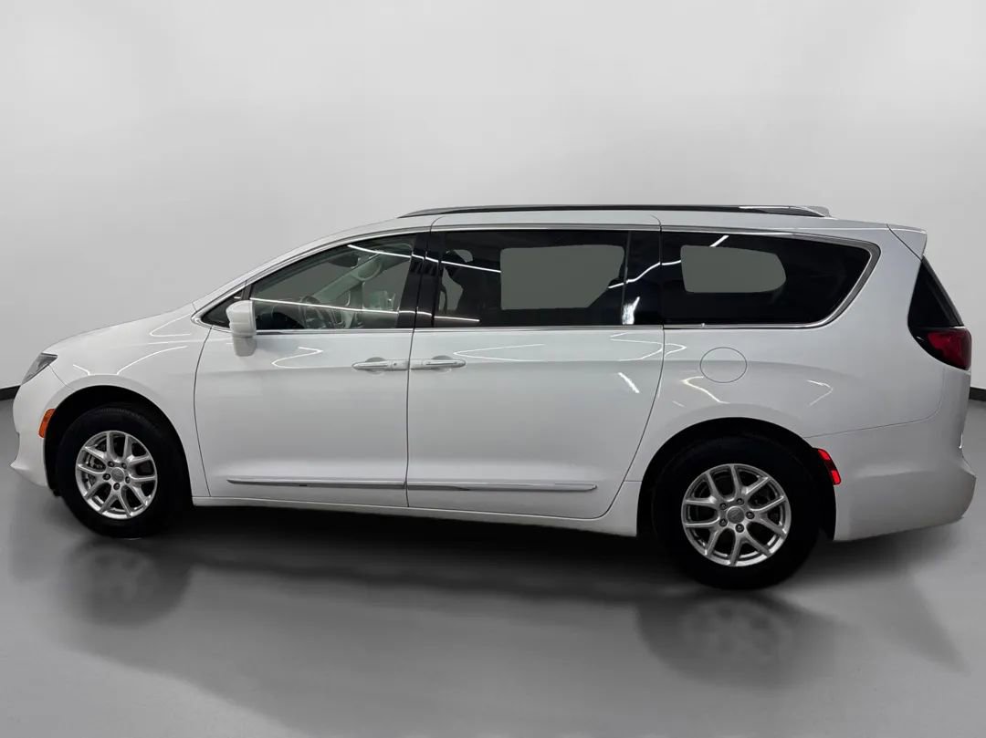 Used 2020 Chrysler Pacifica Touring-L FWD image 5
