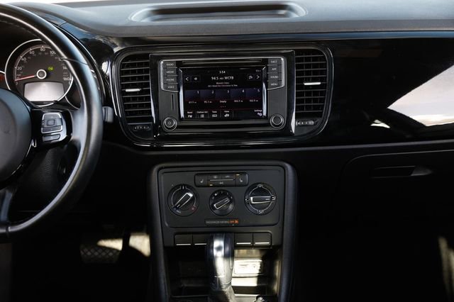 Used 2018 Volkswagen Beetle 2.0T S image 37