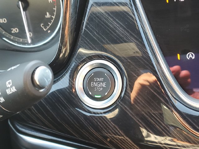 Certified 2024 Cadillac XT6 Premium Luxury w/ LPO, Floor Liner Package AWD/4WD image 23