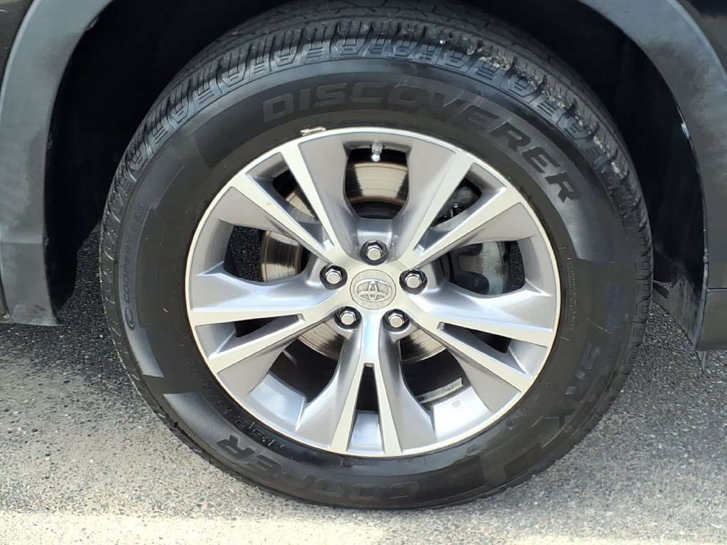 Used 2015 Toyota Highlander XLE FWD image 9