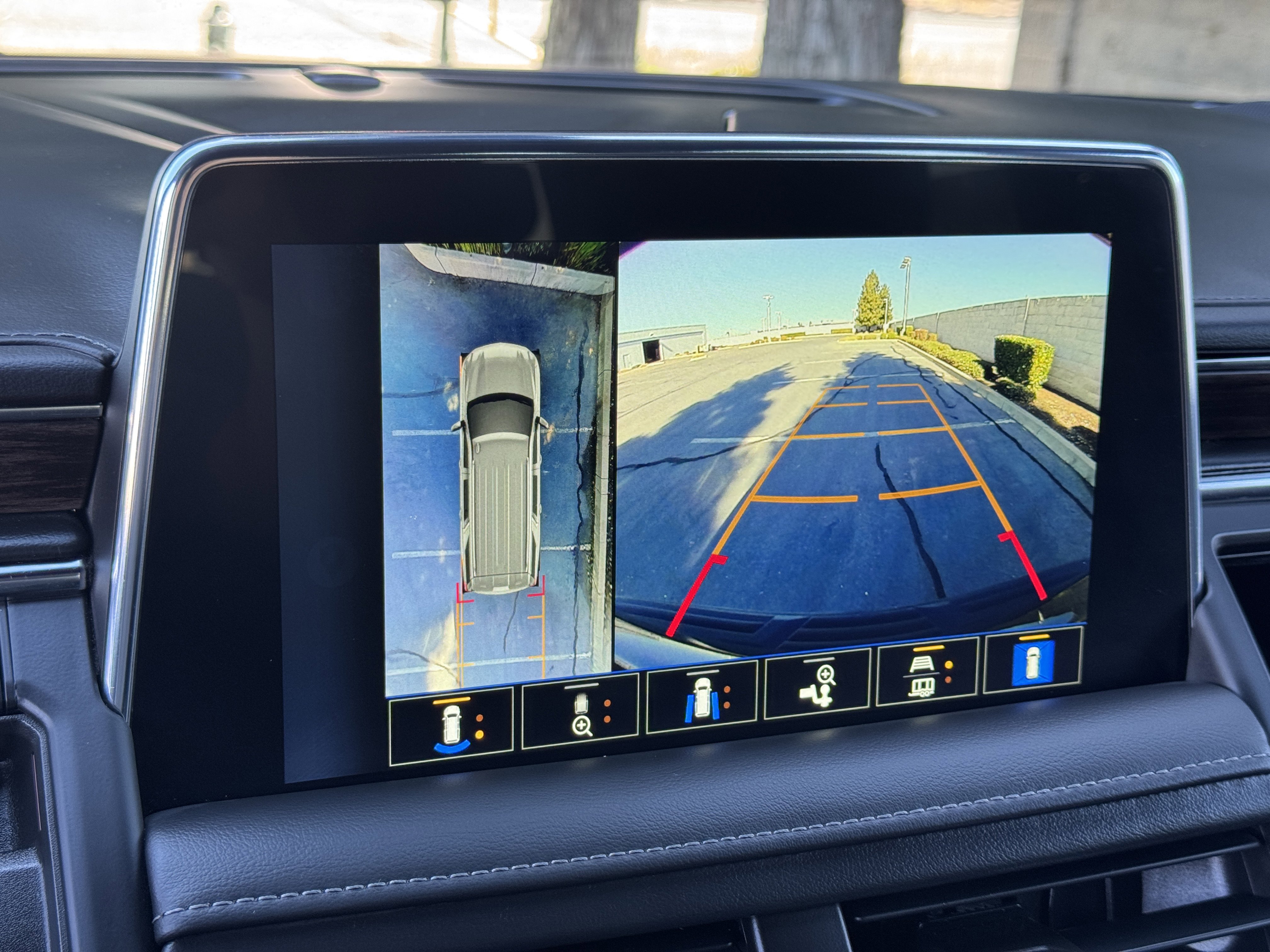 Certified 2022 Chevrolet Tahoe Z71 w/ Luxury Package image 27