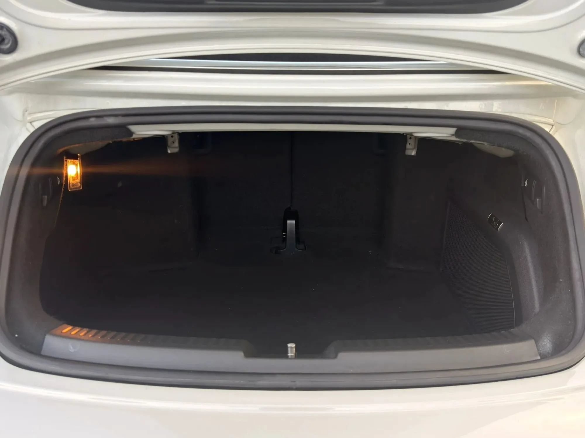 Used 2014 Volkswagen Beetle TDI FWD image 32