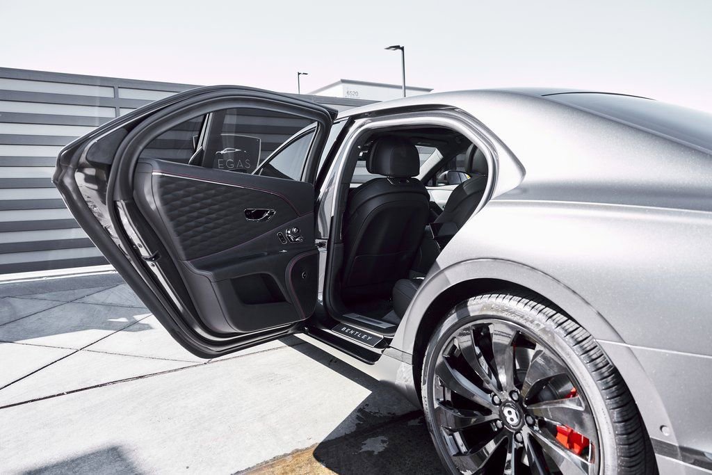 Used 2023 Bentley Flying Spur V8 image 28