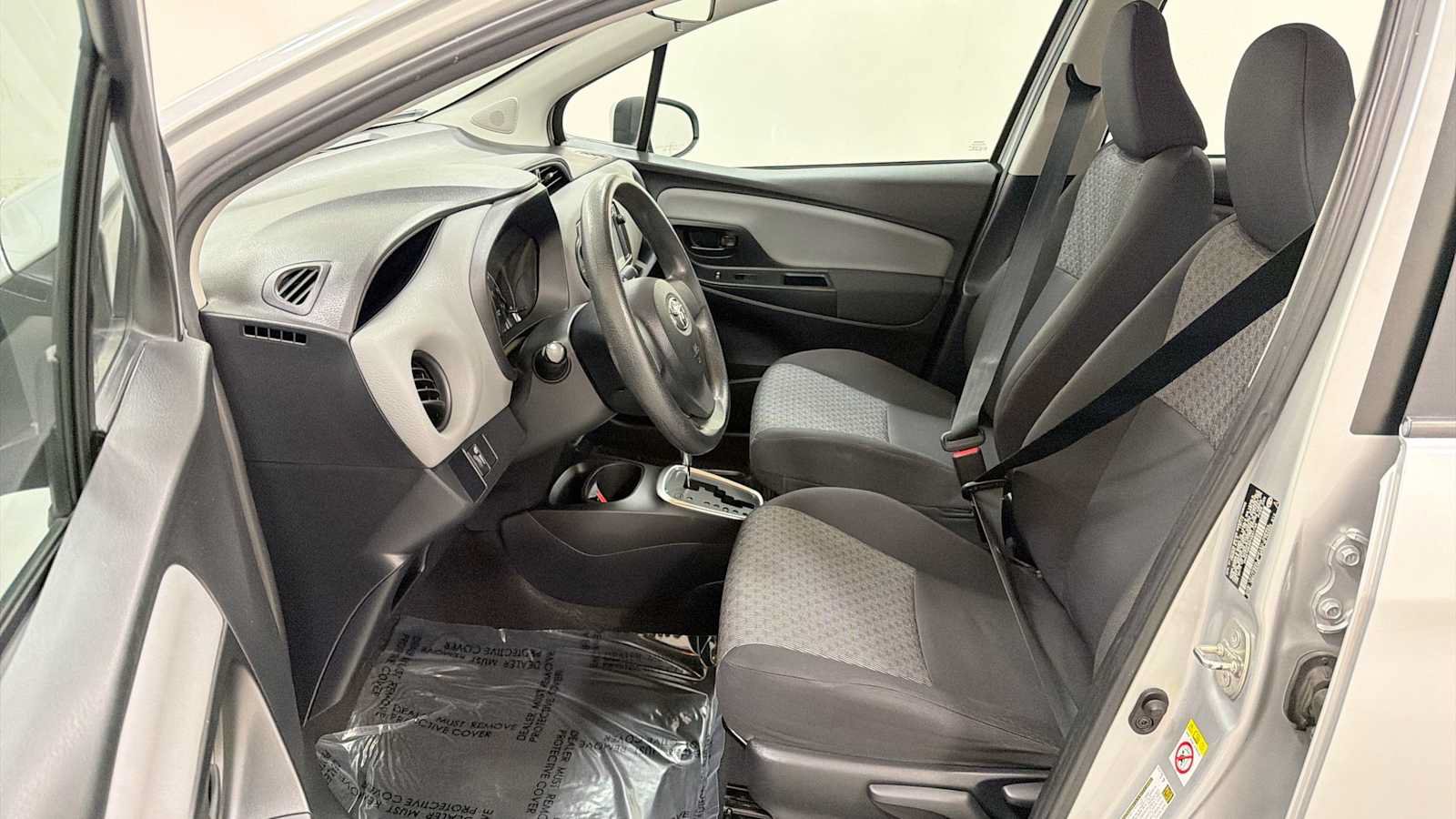 Used 2015 Toyota Yaris L FWD image 13