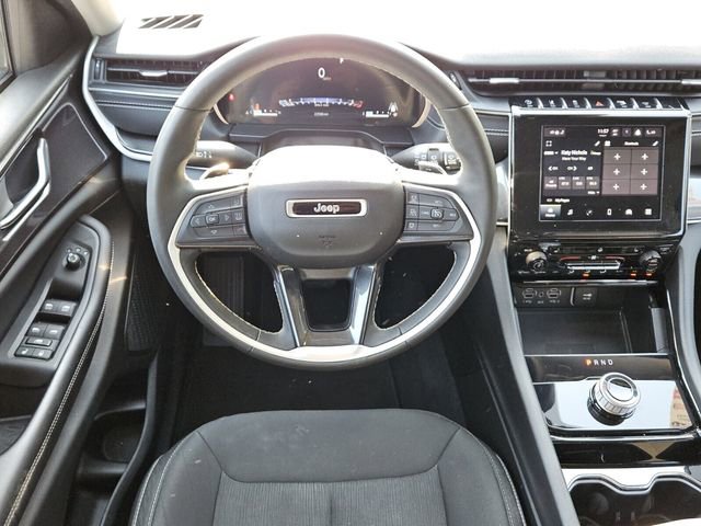 Used 2023 Jeep Grand Cherokee Laredo w/ Luxury Tech Group I RWD image 12