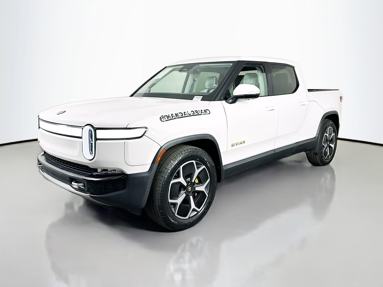 Used 2022 Rivian R1T Adventure AWD/4WD image 3