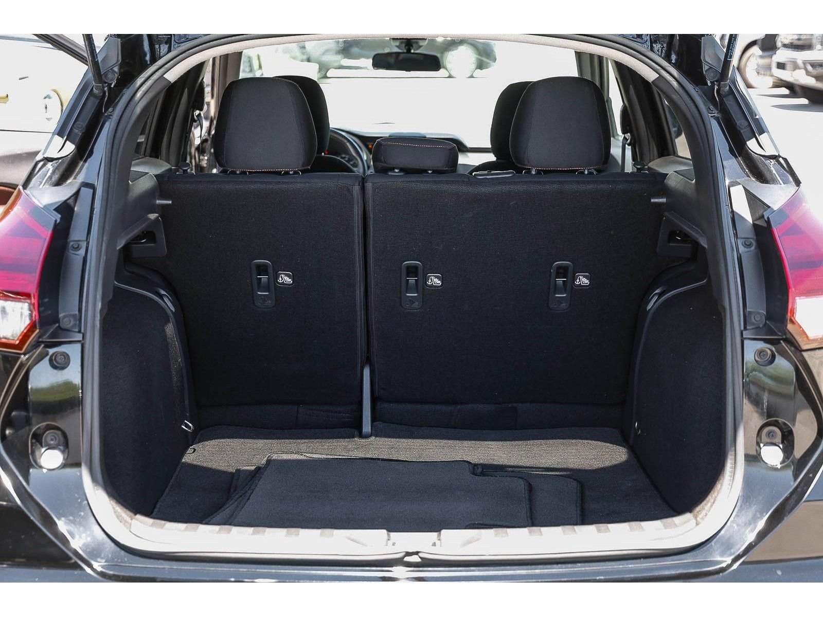 Used 2021 Nissan Kicks SR FWD image 26