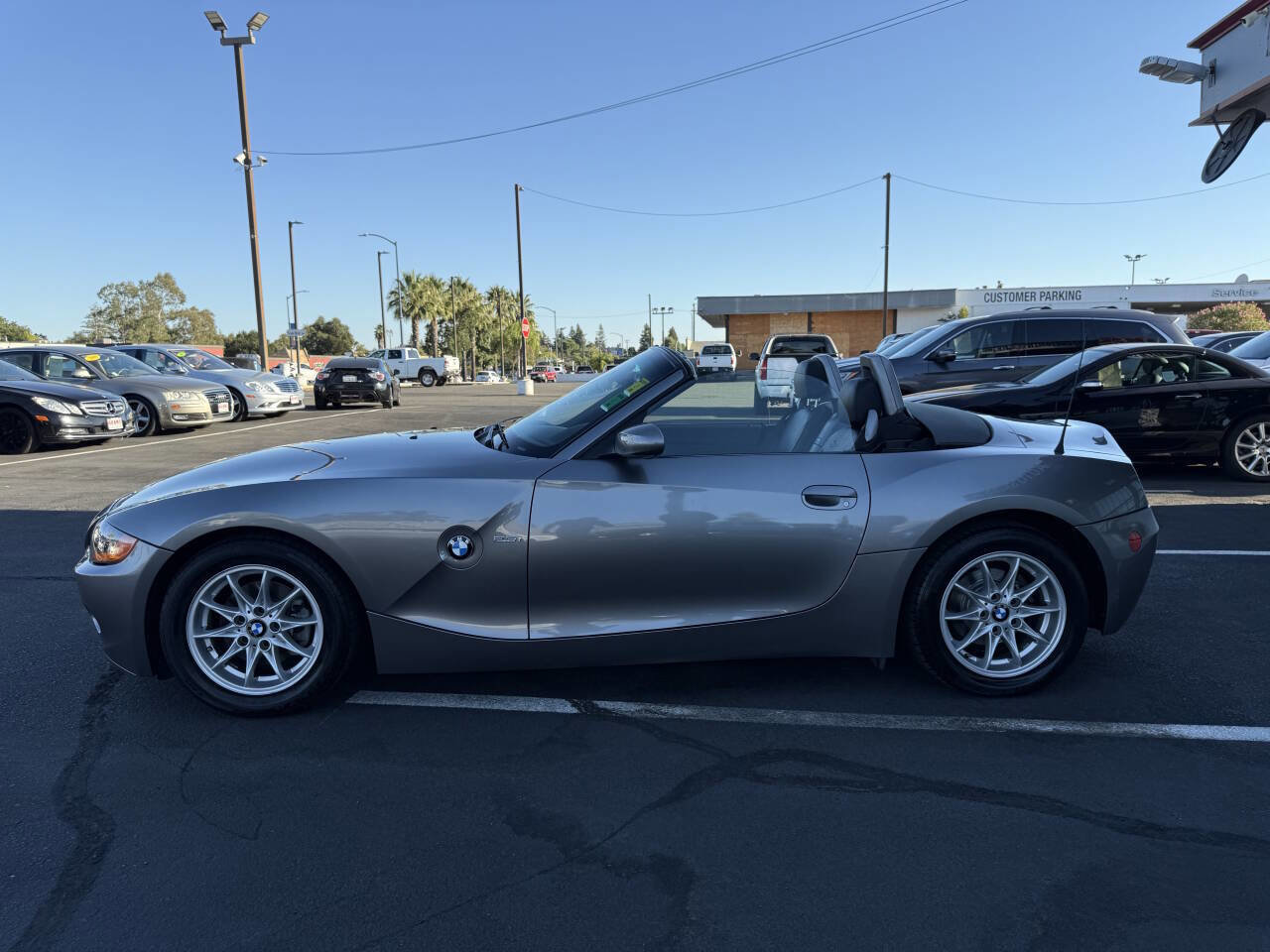 Used 2004 BMW Z4 2.5i image 11