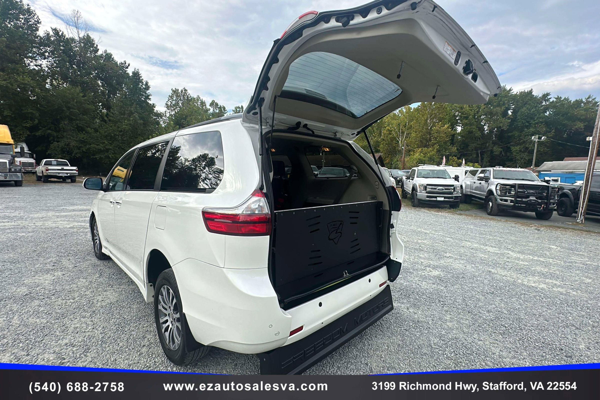 Used 2020 Toyota Sienna XLE image 12