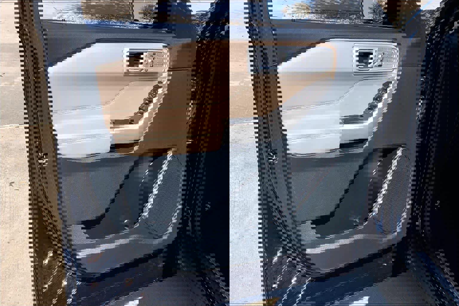 Used 2023 Ford Explorer Limited image 21