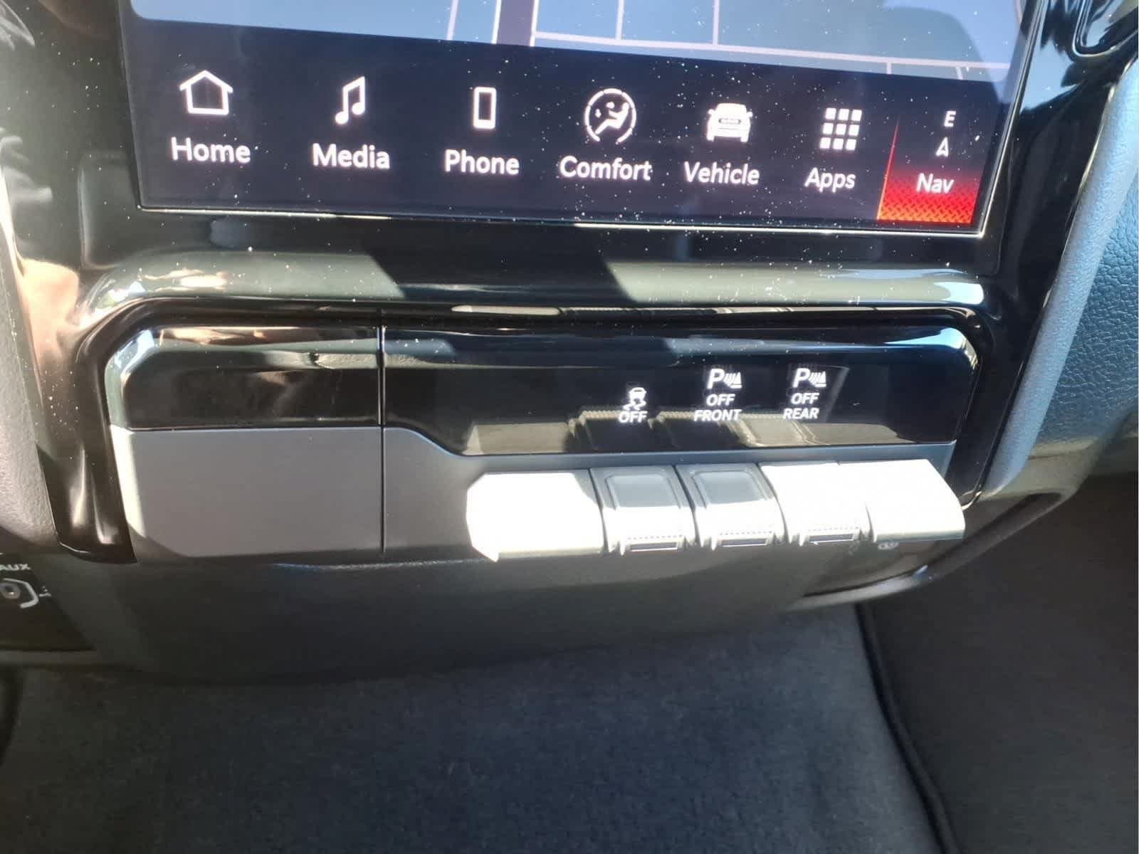 Used 2025 RAM 1500 Laramie AWD/4WD image 24