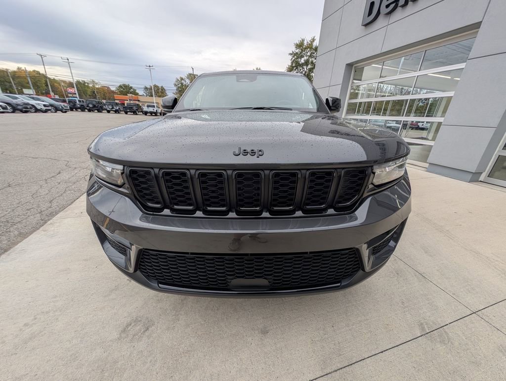 New 2025 Jeep Grand Cherokee Limited w/ Black Appearance Package image 10