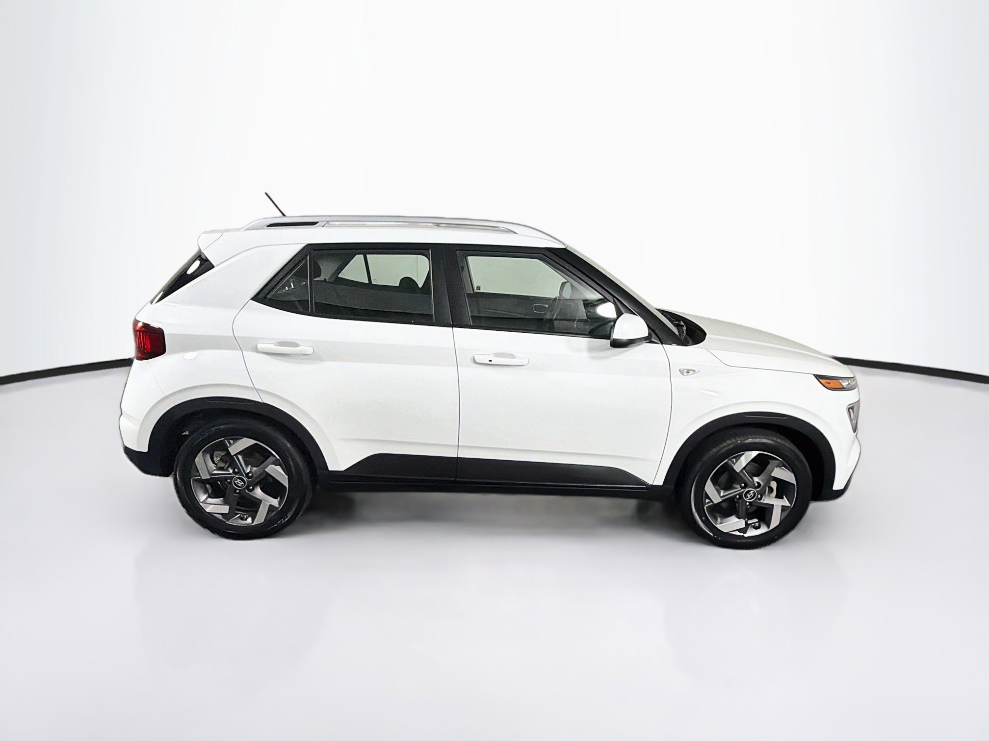 Used 2025 Hyundai Venue SEL FWD image 10