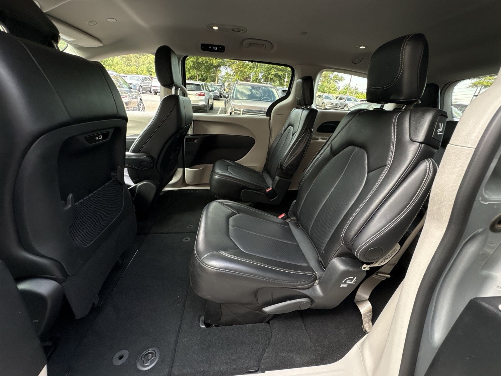 Used 2024 Chrysler Pacifica Touring-L FWD image 21