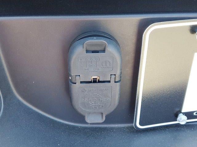 Used 2023 Jeep Gladiator Rubicon w/ LED Lighting Group AWD/4WD image 7