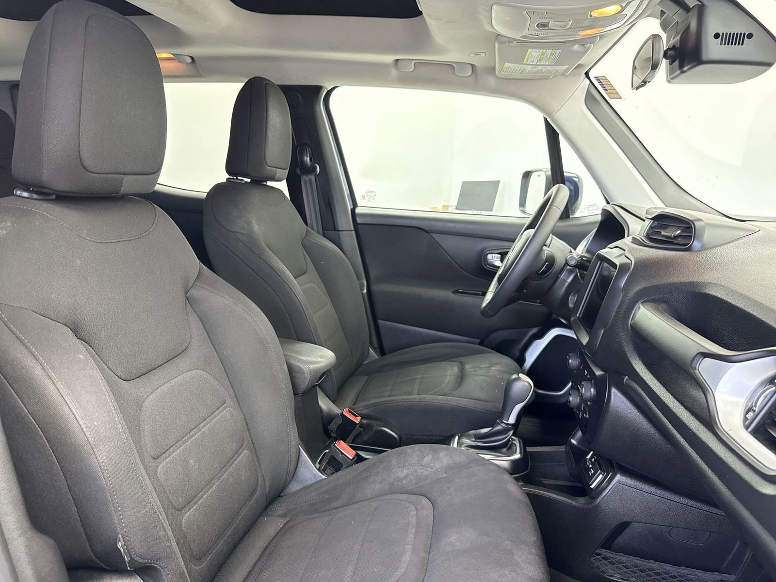 Used 2020 Jeep Renegade Latitude w/ UConnect 8.4 Nav Group image 33