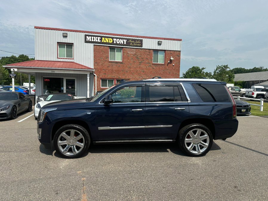 Used 2018 Cadillac Escalade Premium Luxury AWD/4WD image 4