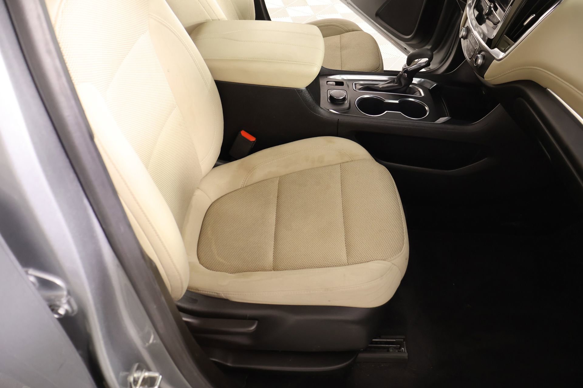 Used 2023 Chevrolet Traverse LS image 13