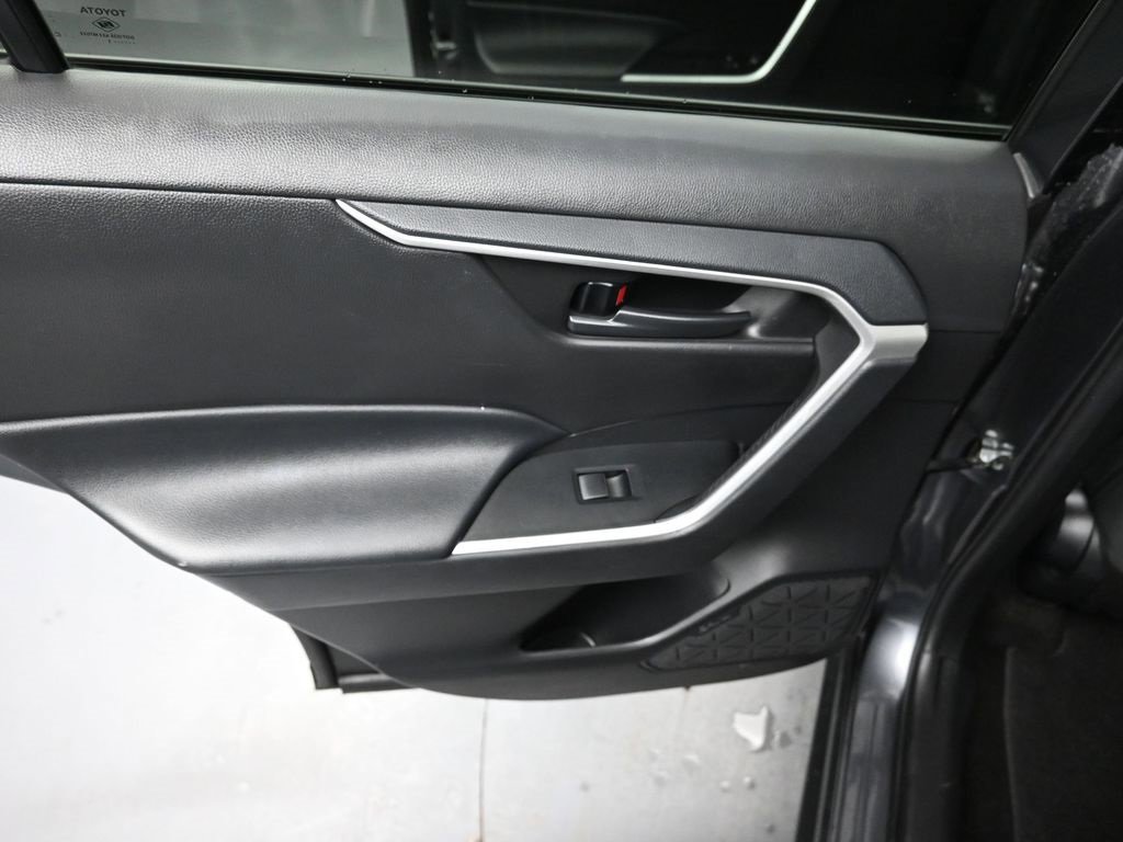 Used 2021 Toyota RAV4 LE w/ Carpet Mat Package (TMS) image 22