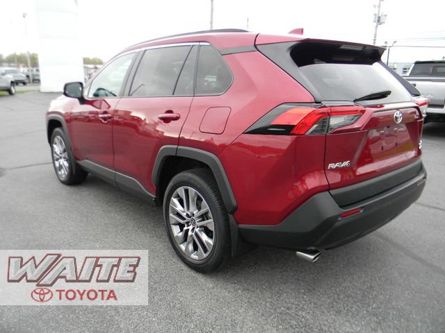 Used 2023 Toyota RAV4 XLE Premium AWD/4WD image 4