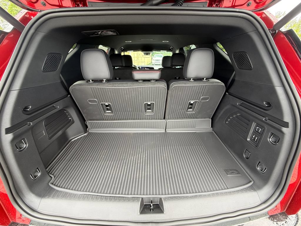 New 2026 Chevrolet Traverse RS w/ LPO, Floor Liner Package AWD/4WD image 28