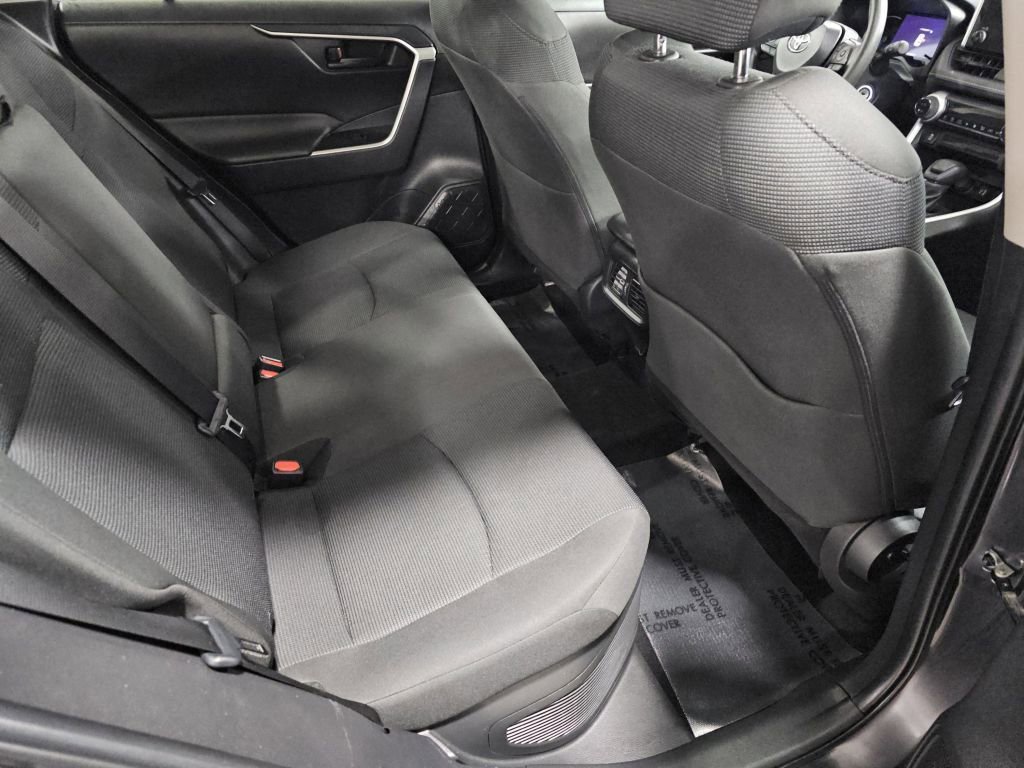 Used 2024 Toyota RAV4 LE AWD/4WD image 5