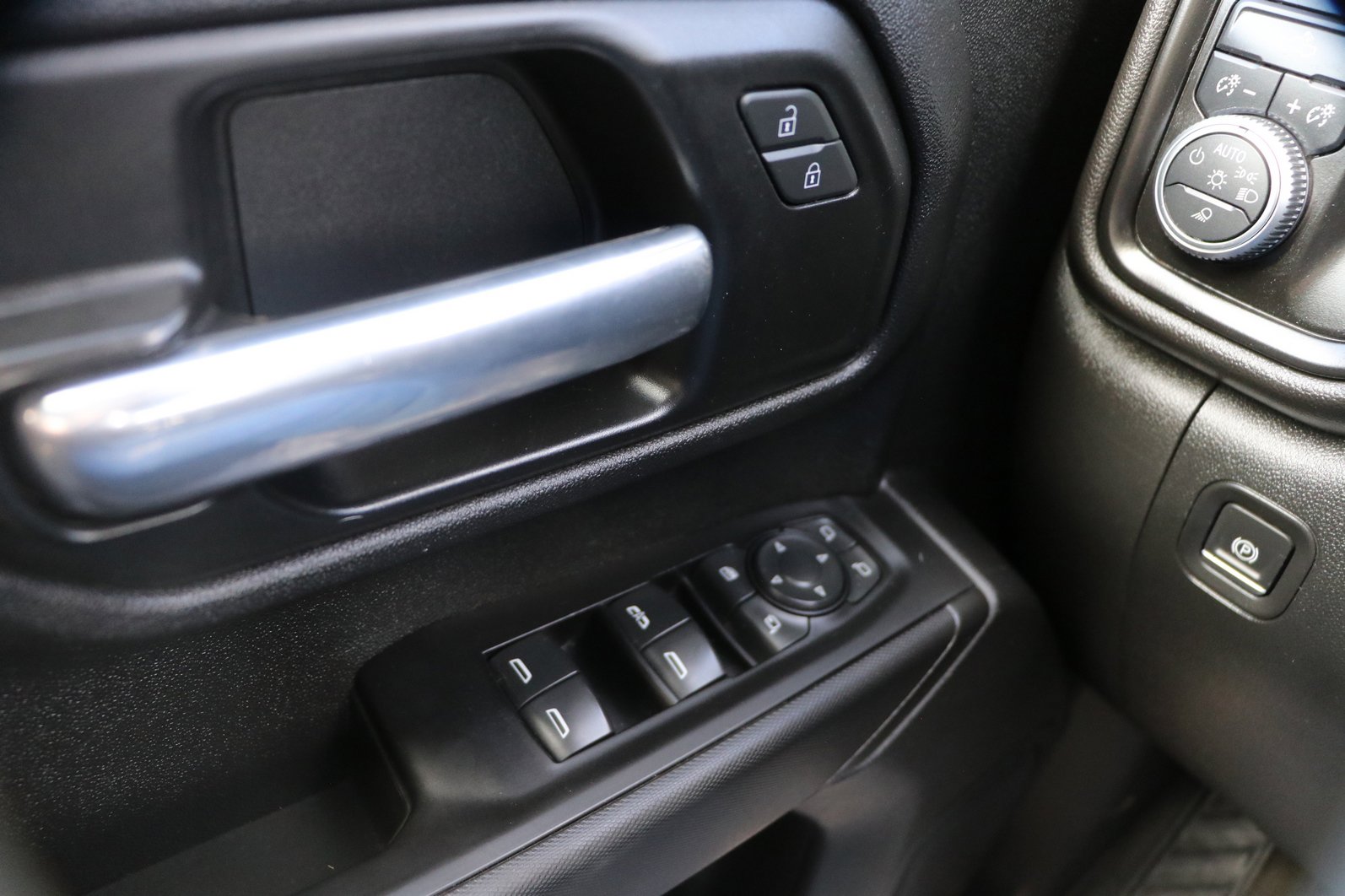 Used 2020 GMC Sierra 3500 4x4 Crew Cab w/ Gooseneck/5TH Wheel Package image 11