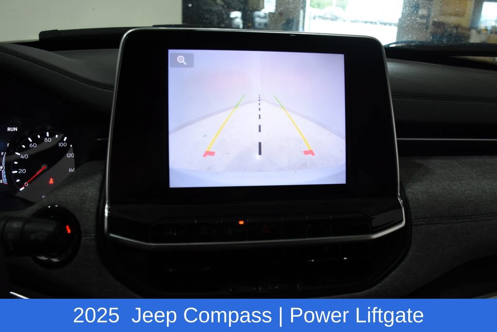 Used 2025 Jeep Compass Latitude w/ Sun & Sound Group AWD/4WD image 18