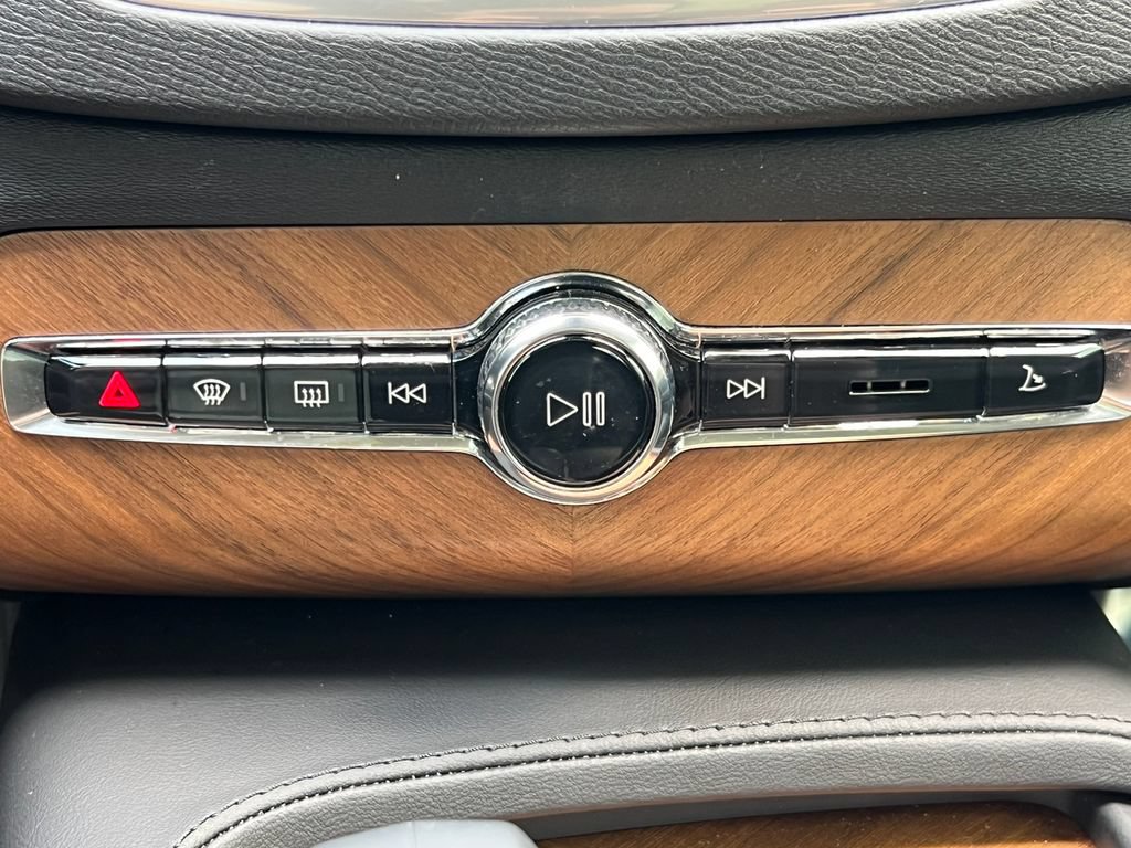 Used 2025 Volvo XC90 T8 Plus w/ Protection Package Premier AWD/4WD image 32